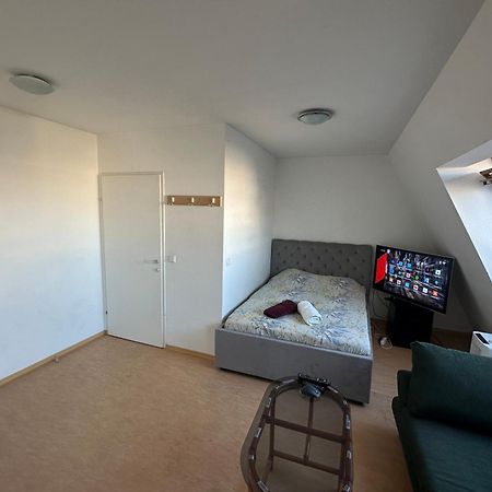 Cozy Bright Penthouse Close To U1 And U6 Metros Vienna Exterior photo