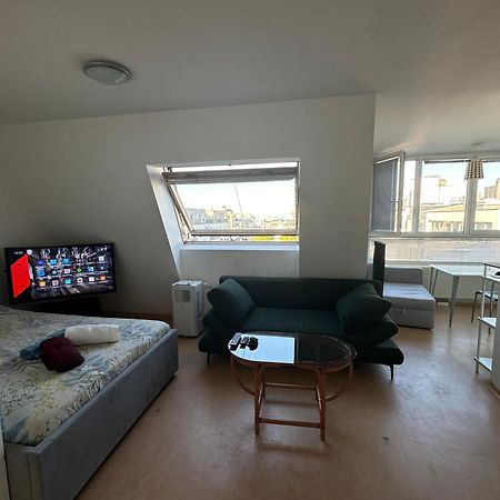 Cozy Bright Penthouse Close To U1 And U6 Metros Vienna Exterior photo
