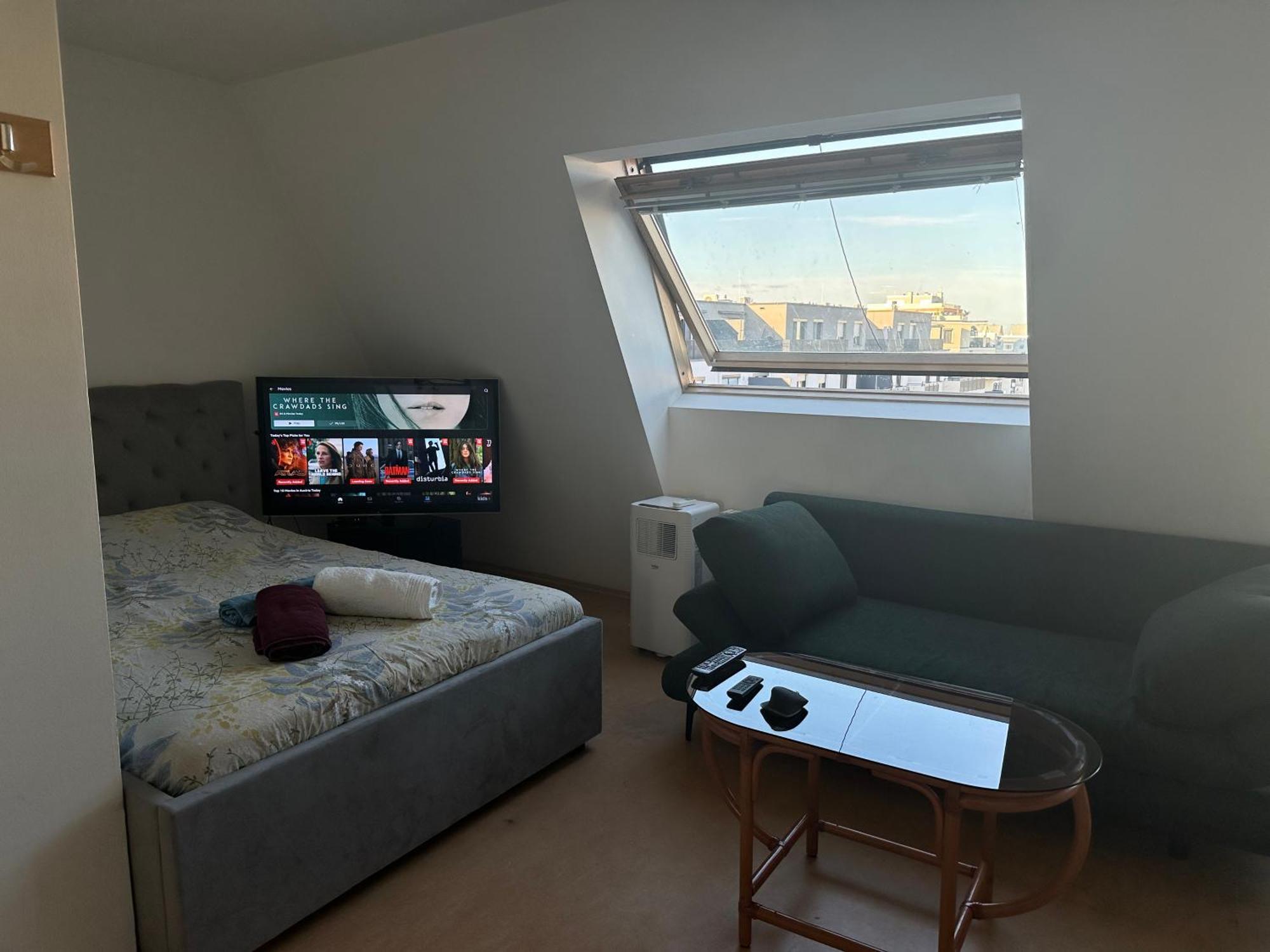Cozy Bright Penthouse Close To U1 And U6 Metros Vienna Exterior photo