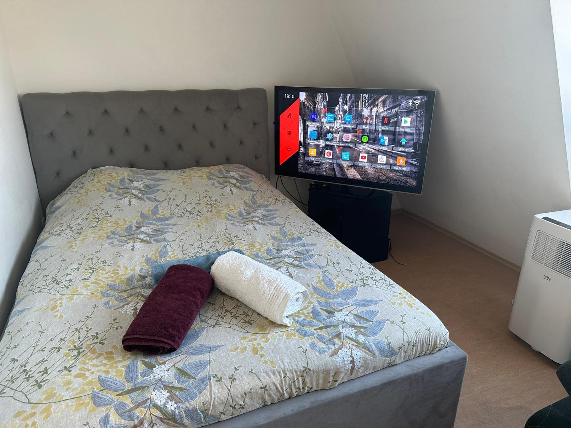 Cozy Bright Penthouse Close To U1 And U6 Metros Vienna Exterior photo