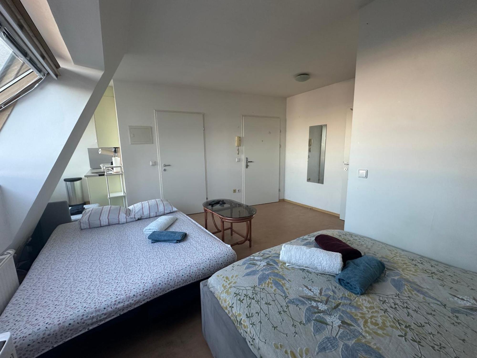 Cozy Bright Penthouse Close To U1 And U6 Metros Vienna Exterior photo